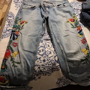 Embroidered boyfriend crop jeans.